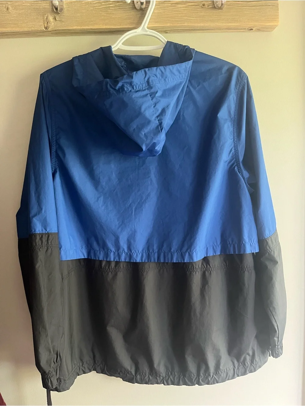 Nike Blue and Black Hooded Windbreaker Jacket - Picture 2 of 3